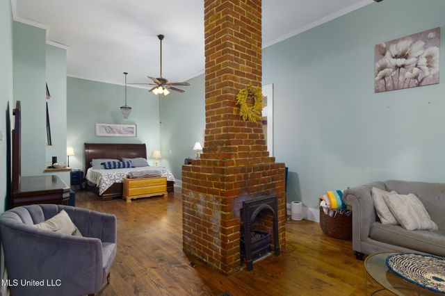 303 Walnut Street, Hattiesburg, MS 39401