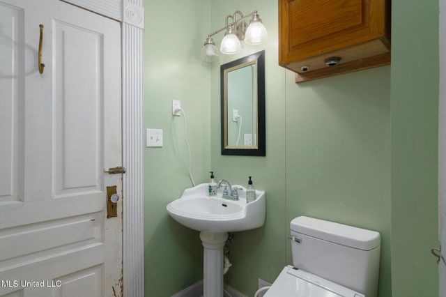 303 Walnut Street, Hattiesburg, MS 39401