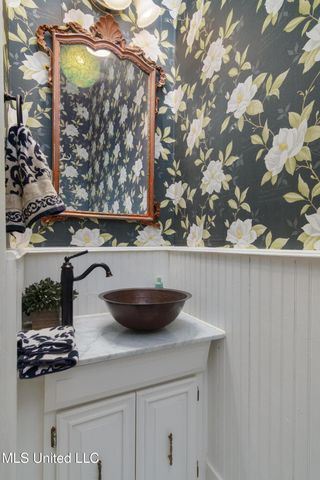 303 Walnut Street, Hattiesburg, MS 39401