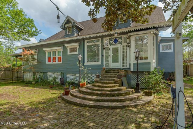 303 Walnut Street, Hattiesburg, MS 39401