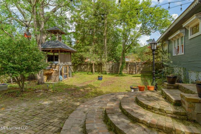 303 Walnut Street, Hattiesburg, MS 39401