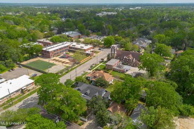 303 Walnut Street, Hattiesburg, MS 39401