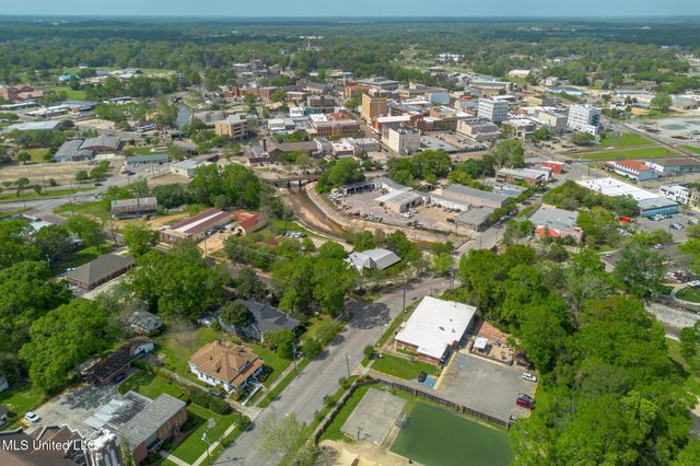 303 Walnut Street, Hattiesburg, MS 39401