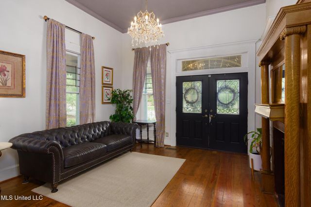 303 Walnut Street, Hattiesburg, MS 39401