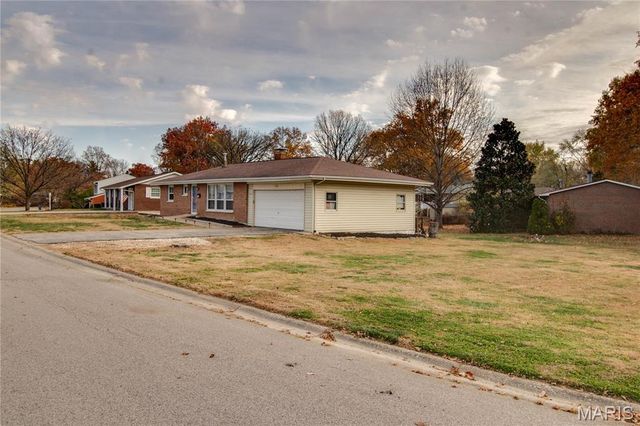 5230 Wick Way Drive, Alton, IL 62002