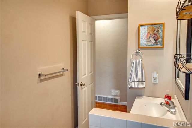 5230 Wick Way Drive, Alton, IL 62002