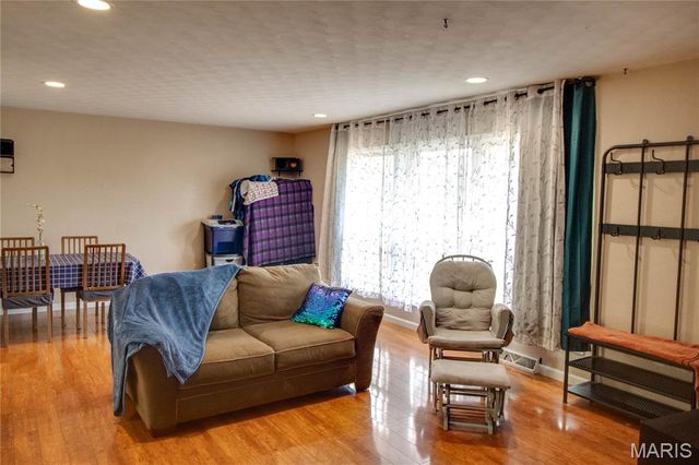 5230 Wick Way Drive, Alton, IL 62002