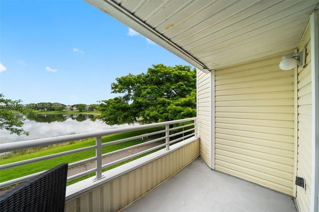 3405 NW 44th Street 205, Oakland Park, FL 33309