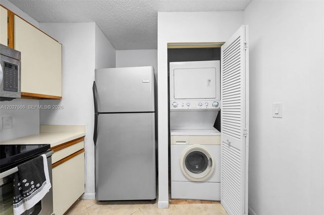 3405 NW 44th Street 205, Oakland Park, FL 33309