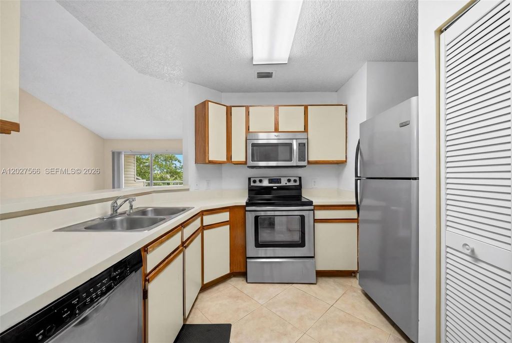 3405 NW 44th Street 205, Oakland Park, FL 33309