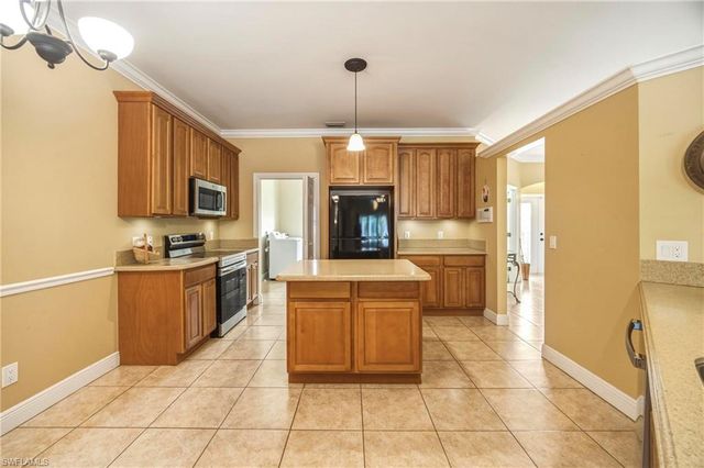 3512 SW 17th PL, Cape Coral, FL 33914