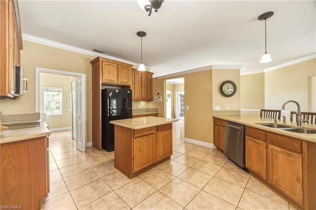 3512 SW 17th PL, Cape Coral, FL 33914