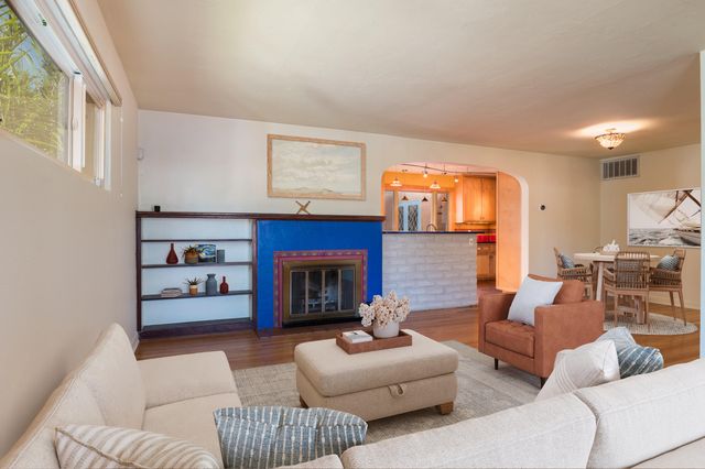 320 CHULA VISTA Place NE, Albuquerque, NM 87108