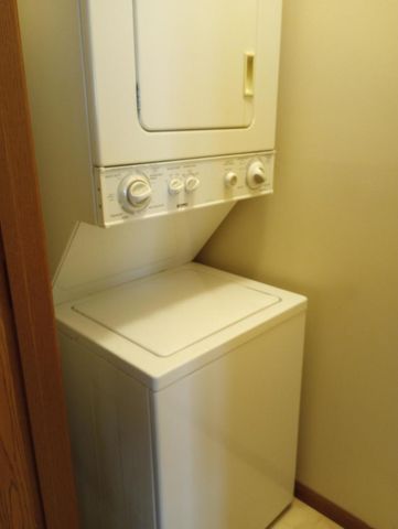 4314 W Shamrock Lane 1D, Mchenry, IL 60050