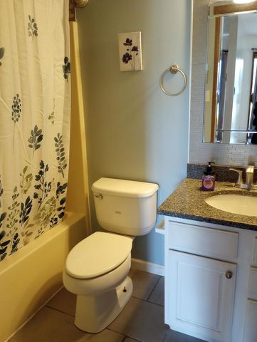 4314 W Shamrock Lane 1D, Mchenry, IL 60050