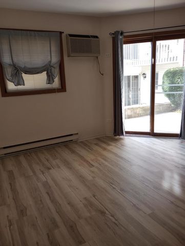 4314 W Shamrock Lane 1D, Mchenry, IL 60050