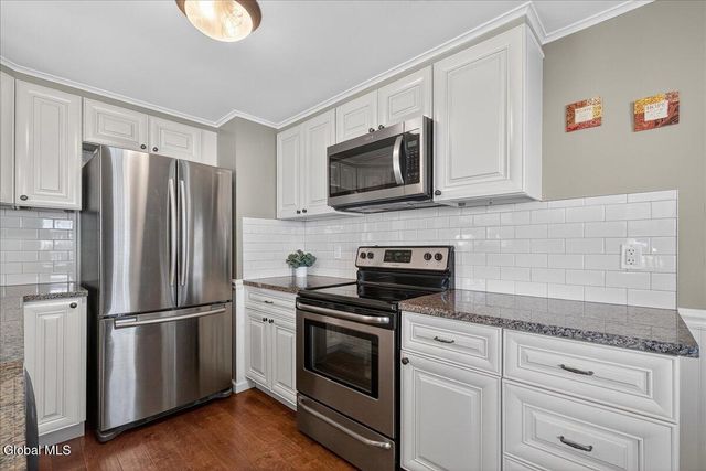 21 Pinehurst Road, Colonie, NY 12205