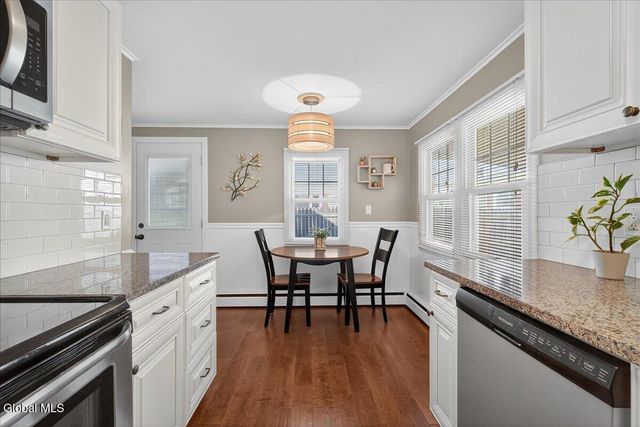 21 Pinehurst Road, Colonie, NY 12205