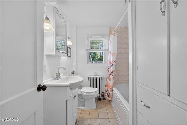 21 Pinehurst Road, Colonie, NY 12205