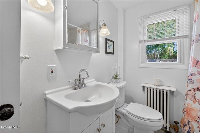 21 Pinehurst Road, Colonie, NY 12205