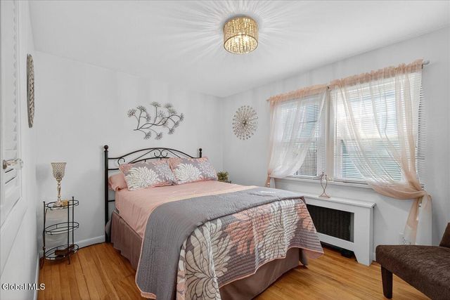 21 Pinehurst Road, Colonie, NY 12205