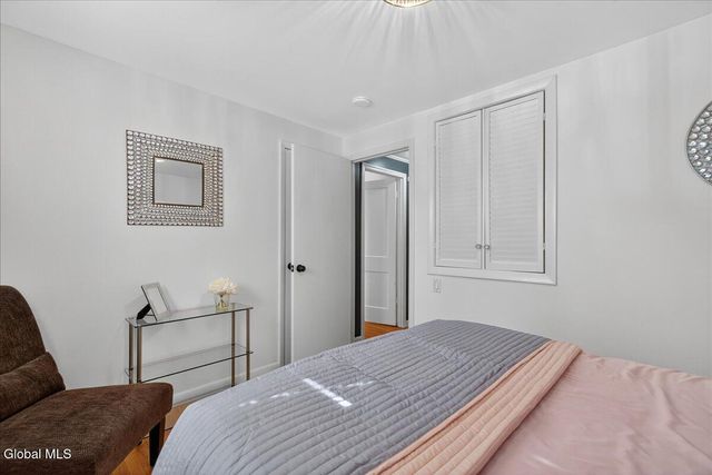 21 Pinehurst Road, Colonie, NY 12205