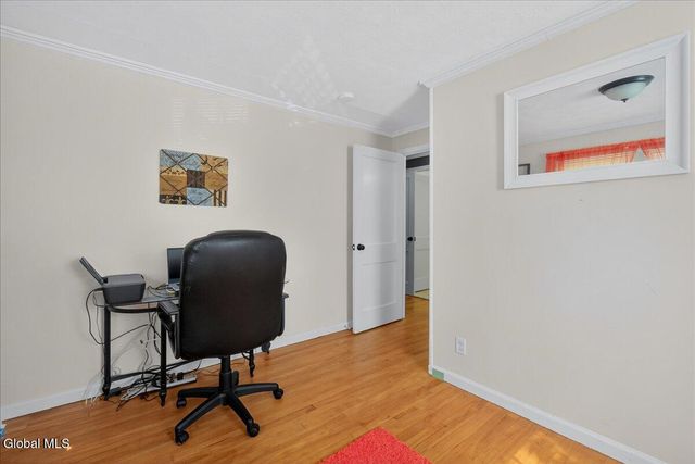 21 Pinehurst Road, Colonie, NY 12205