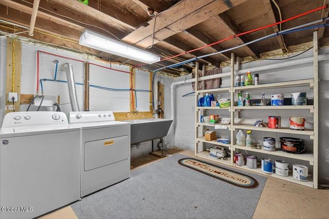 21 Pinehurst Road, Colonie, NY 12205