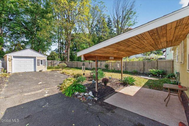 21 Pinehurst Road, Colonie, NY 12205