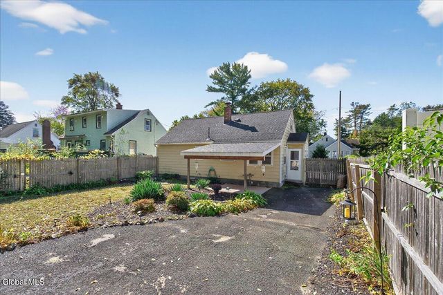 21 Pinehurst Road, Colonie, NY 12205