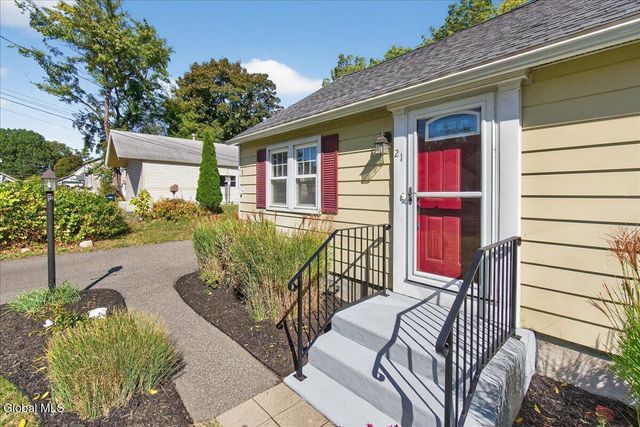 21 Pinehurst Road, Colonie, NY 12205