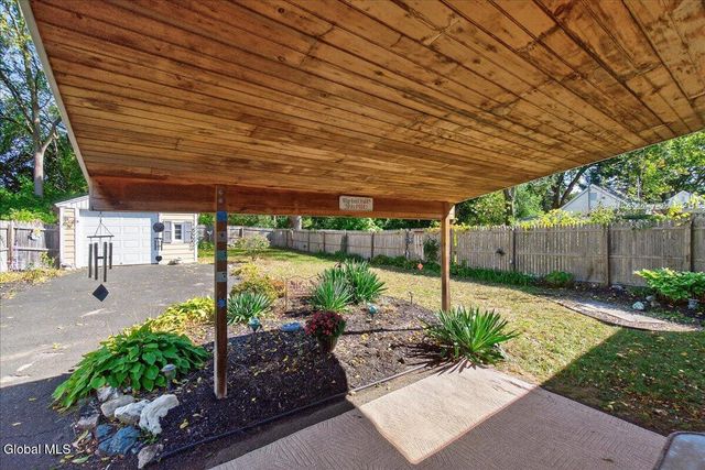 21 Pinehurst Road, Colonie, NY 12205