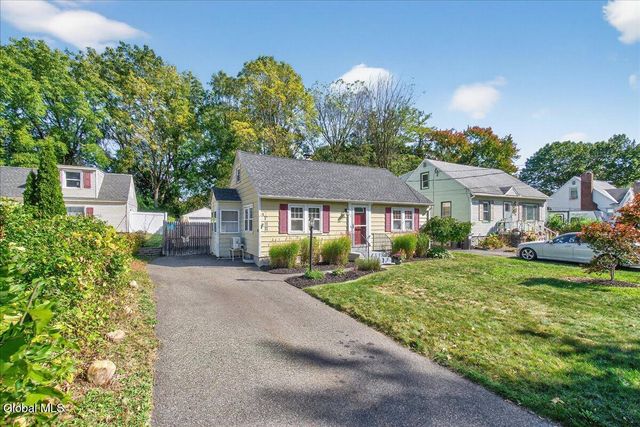 21 Pinehurst Road, Colonie, NY 12205