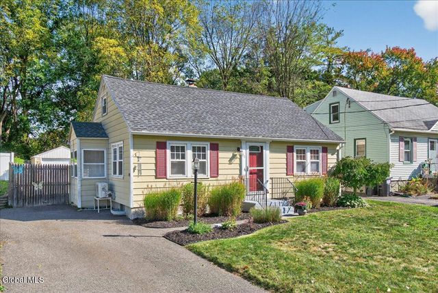 21 Pinehurst Road, Colonie, NY 12205