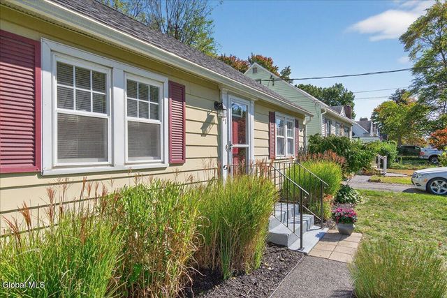 21 Pinehurst Road, Colonie, NY 12205