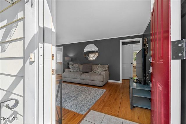 21 Pinehurst Road, Colonie, NY 12205