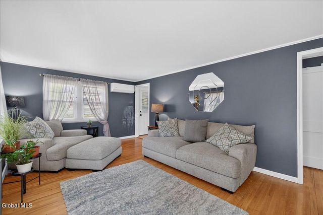 21 Pinehurst Road, Colonie, NY 12205