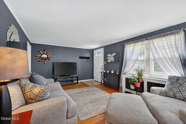 21 Pinehurst Road, Colonie, NY 12205