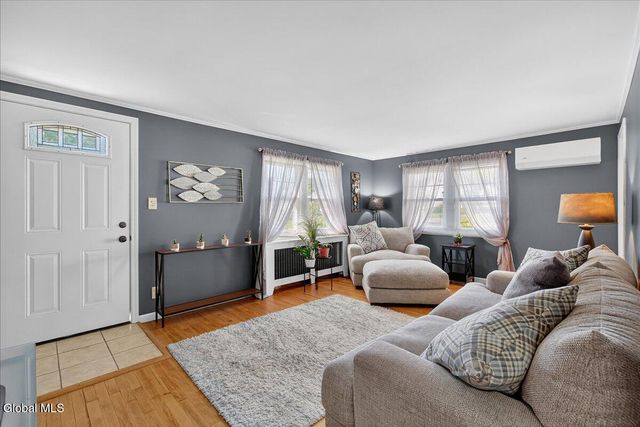 21 Pinehurst Road, Colonie, NY 12205