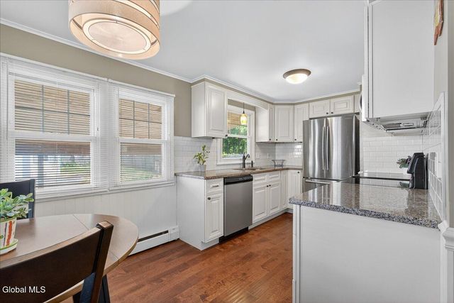 21 Pinehurst Road, Colonie, NY 12205