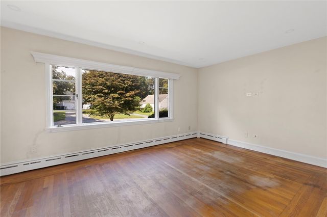 16 Garden Street, Portsmouth, RI 02871