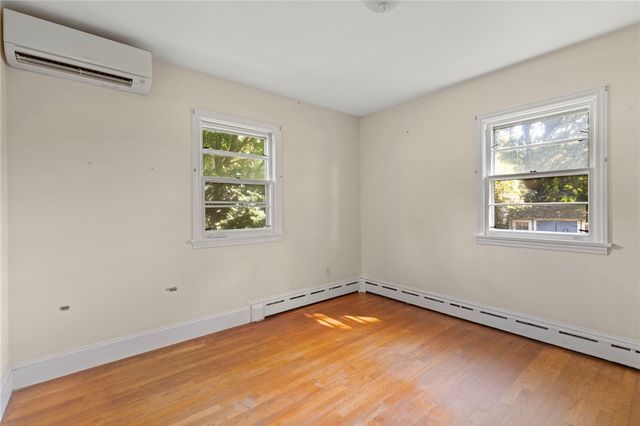 16 Garden Street, Portsmouth, RI 02871