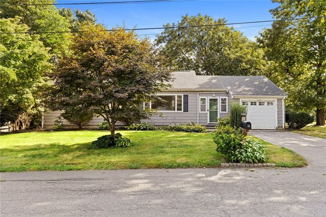 16 Garden Street, Portsmouth, RI 02871