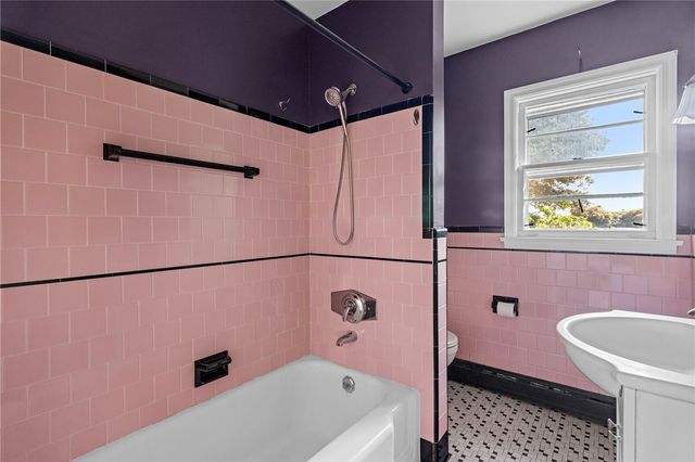 16 Garden Street, Portsmouth, RI 02871