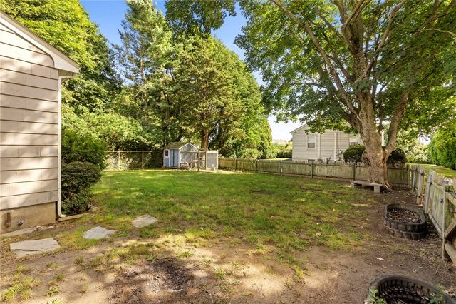 16 Garden Street, Portsmouth, RI 02871