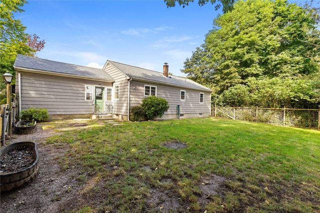 16 Garden Street, Portsmouth, RI 02871