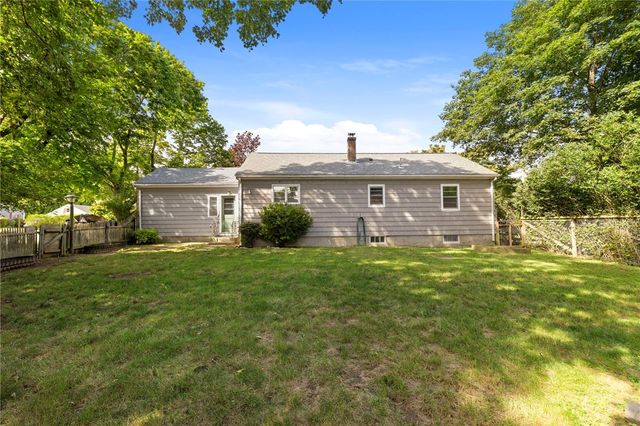 16 Garden Street, Portsmouth, RI 02871