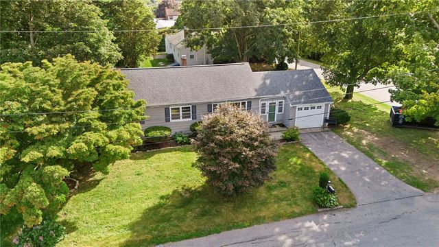 16 Garden Street, Portsmouth, RI 02871
