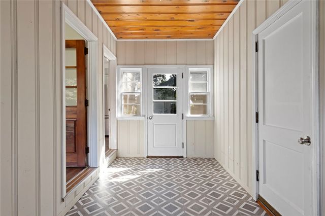 16 Garden Street, Portsmouth, RI 02871