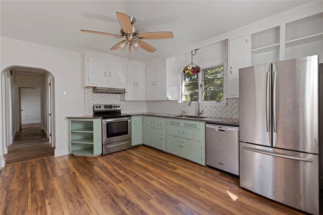 16 Garden Street, Portsmouth, RI 02871